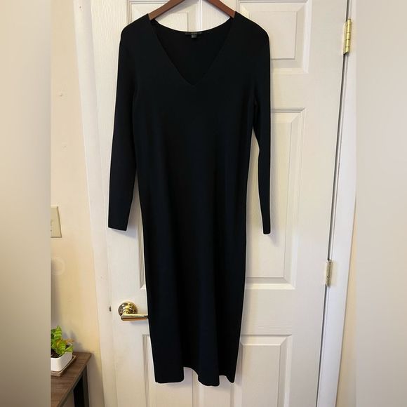 COS black v-neck knit dress - Picture 3 of 12